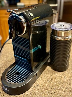 Nespresso Citiz Coffee Machine with Milk Frother